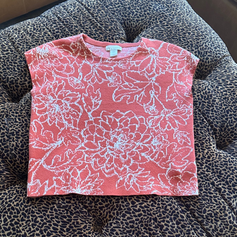 Cynthia Rowley subdued orange floral cap / sleeveless sweater 🧡🧡🧡